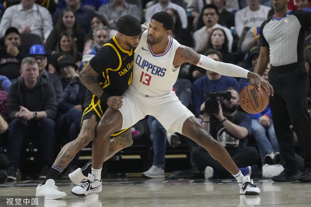 举足轻重的 举足轻重的